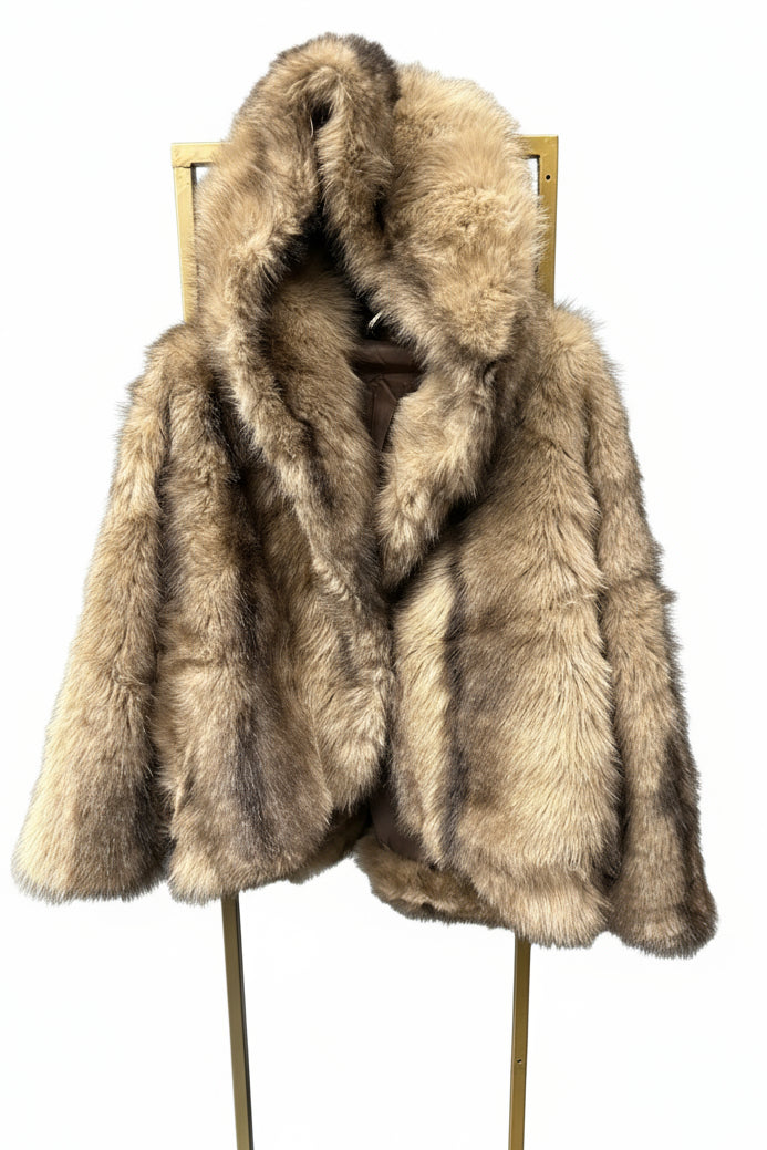 ECO PELLICCIA CON CAPPUCCIO MARRONE